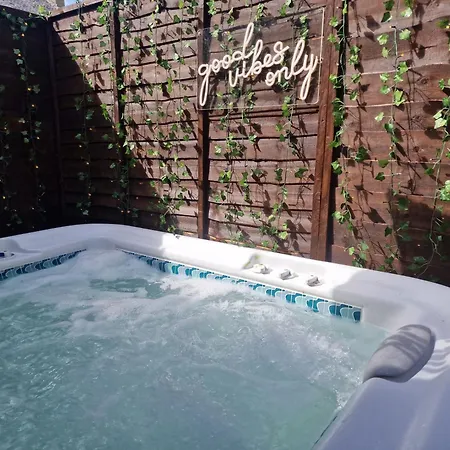 The Penny Blue Apartment With Private Hot Tub Slamannan Exterior photo