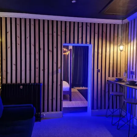 The Penny Blue Apartment With Private Hot Tub Slamannan Exterior photo