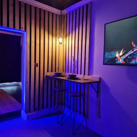 The Penny Blue Apartment With Private Hot Tub Slamannan Exterior photo