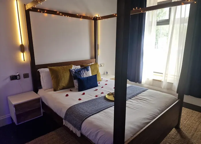 The Penny Blue Apartment With Private Hot Tub