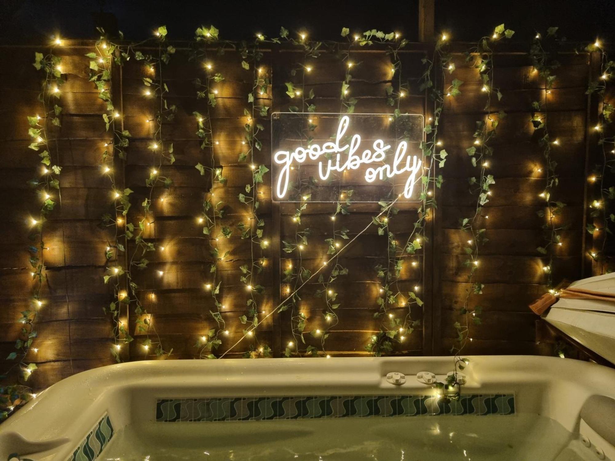 The Penny Blue With Private Hot Tub Slamannan