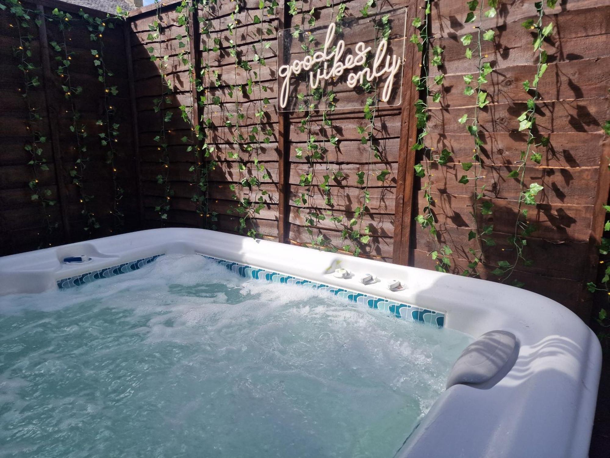 The Penny Blue With Private Hot Tub Slamannan